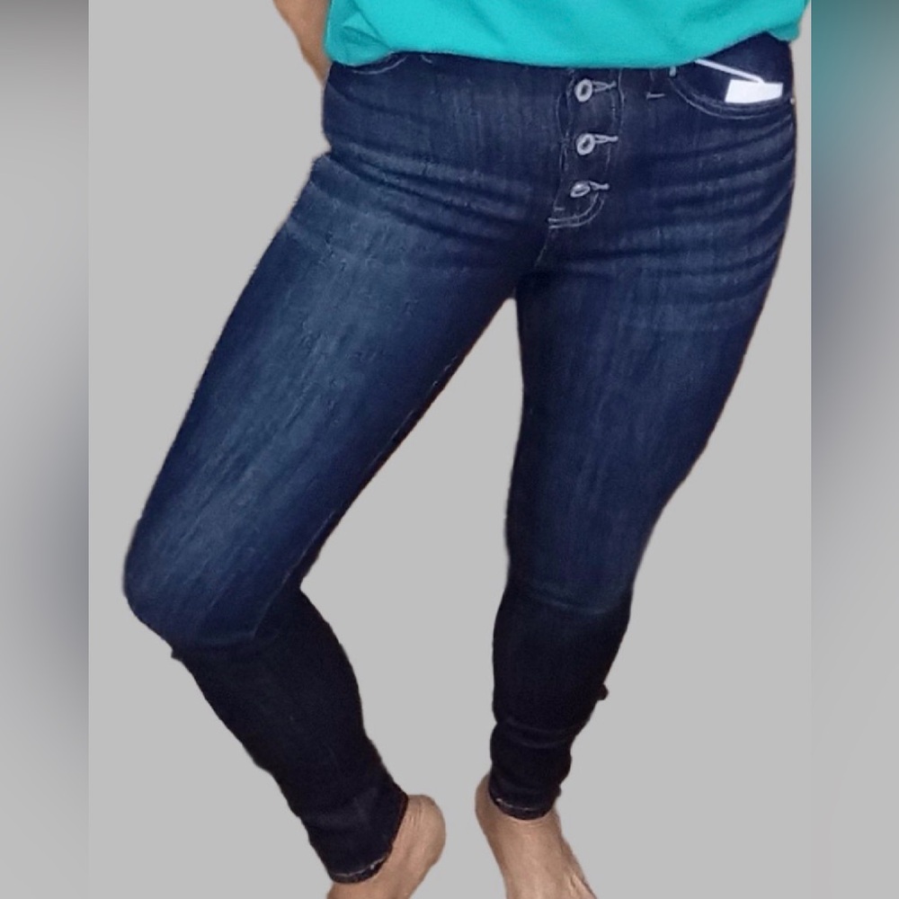 Dark Wash High-Rise Button-Fly Women's Skinny Jeans- Kancan Curvy
